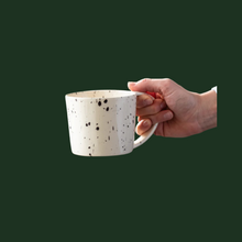 Lade das Bild in den Galerie-Viewer, Large tea cup Black Dots
